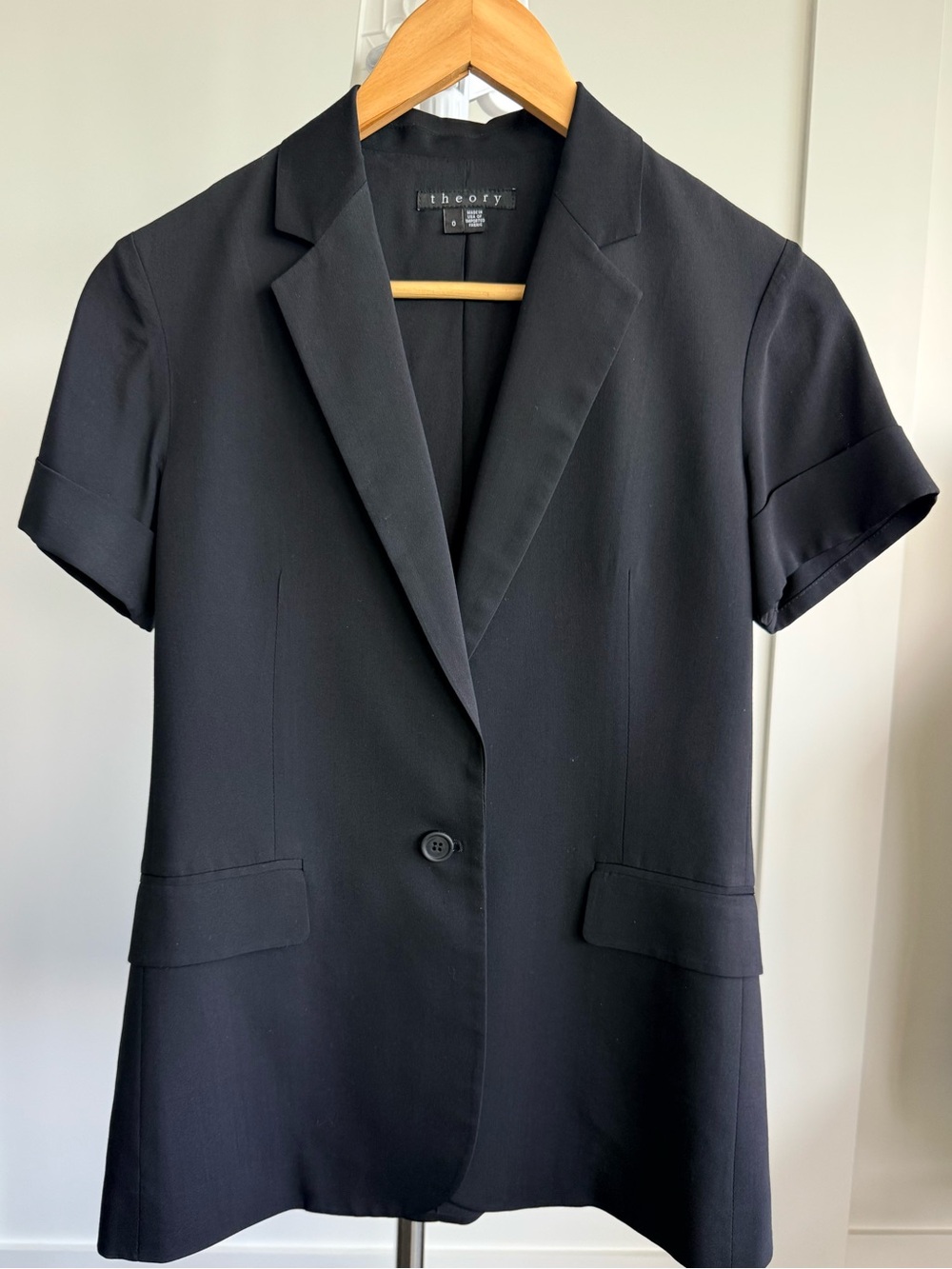 Theory Black Short-Sleeve Single-Button Blazer size 0